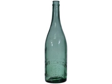 Crown seal - 26oz - Mullens & Co., Wickham Newcastle (NSW Bottle Company 1916 Reused Mould)