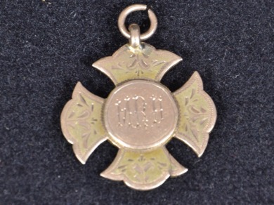 Jewellery - Gold boxing Medallion