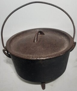 Cast Iron - Camp Oven - 10 inch Metters