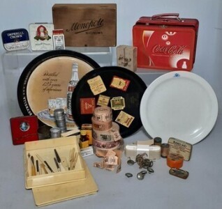 Box lot - Assorted collectables