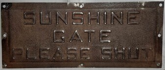 Embossed Sign - "Sunshine Gate Please Shut" - H 8.5cm x W 21cm