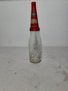 Oil Bottle - 1 Quart, Atlantic (Shield T/M) Bottle with Atlantic (repainted) Tin Top